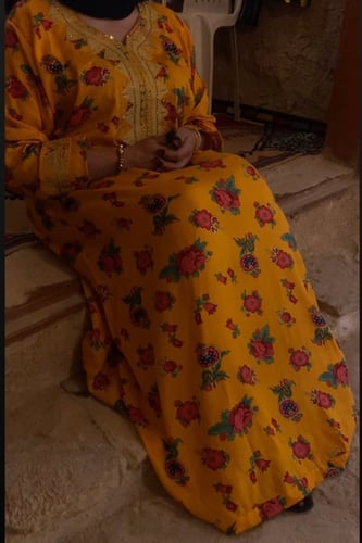 جلابية مطرزة عالصدر والأكمام .فستان