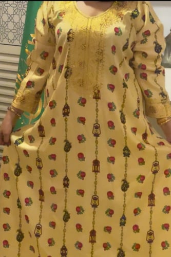 جلابية مطرزة عالصدر والأكمام.فستان