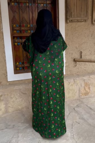 جلابيه مطرزة بالصدر والأكمام.فستان