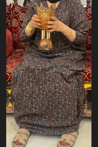 جلابيه وسروال داخلي طويل واسع بكرسي .طقم قطعتين