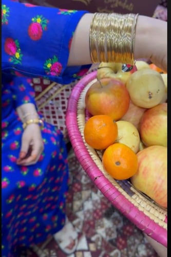 جلابيه وسروال داخلي طويل واسع بكرسي طقم قطعتين