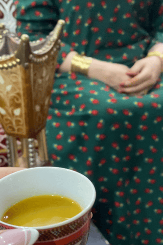 جلابيه وسروال داخلي طويل واسع بكرسي .طقم قطعتين