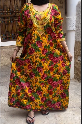 جلابية تطريز عالصدر والأكمام.فستان