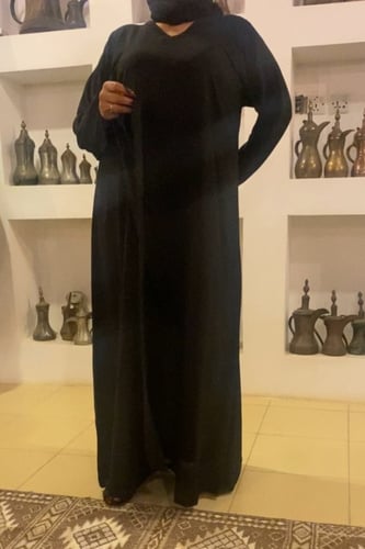 جلابية جميله مع طرحة الأولية تل اسود وحزام .