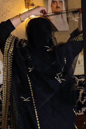 طرحة التل سيفين ونخلة ذهبي وزيتي