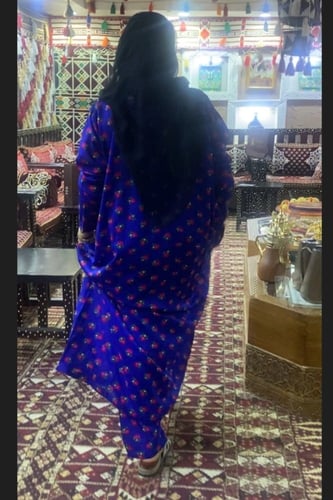 جلابيه وسروال داخلي طويل واسع بكرسي طقم قطعتين