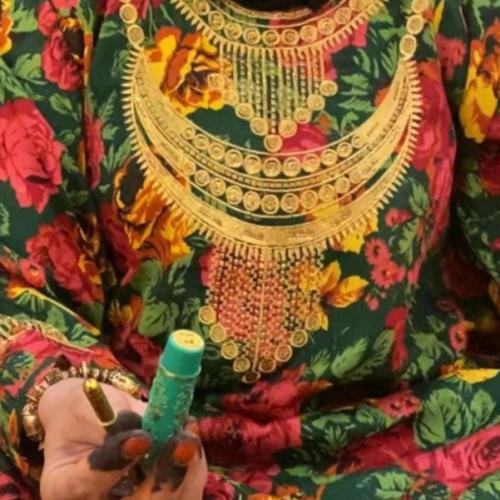 جلابية مطرزةبالصدر ولأكمام.فستان