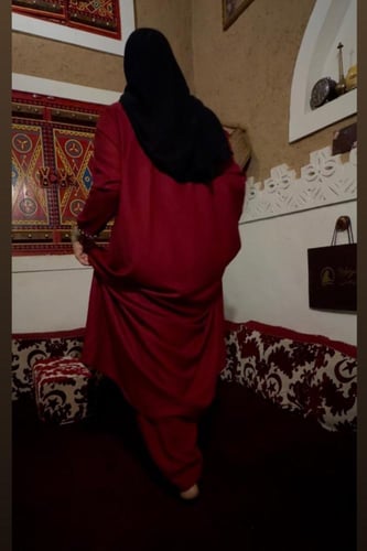 جلابية فستان وسروال طويل اللون الأحمرالعنابي ومحدد...