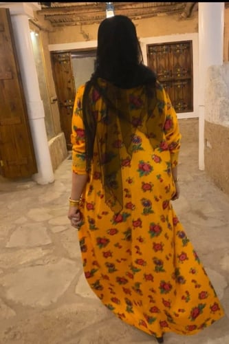 جلابية مطرزة عالصدر والأكمام .فستان