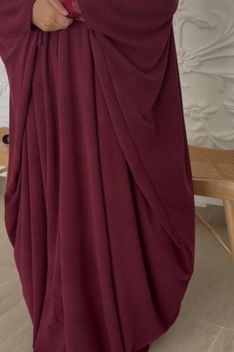 بشت الدفء الملكي العنابي