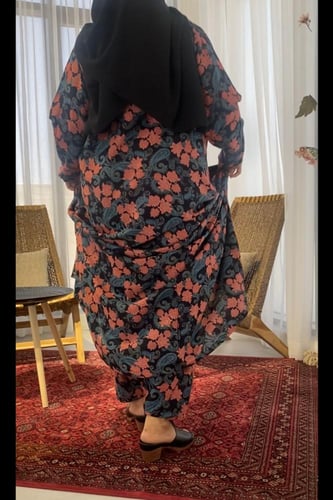 جلابيه فستان وسروال داخلي طويل .