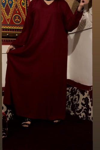 جلابية فستان وسروال طويل اللون الأحمرالعنابي ومحدد...