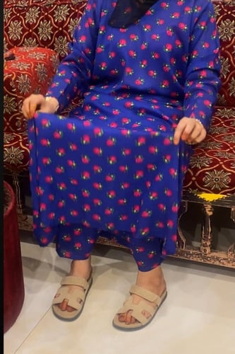 جلابيه وسروال داخلي طويل واسع بكرسي طقم قطعتين