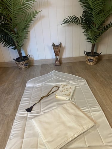 سجادة صلاة وشرشف صلاة