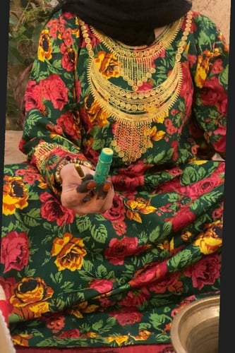 جلابية مطرزةبالصدر ولأكمام.فستان