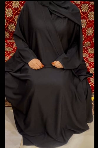 عبايه بشت كتف بطقطق مع طرحة