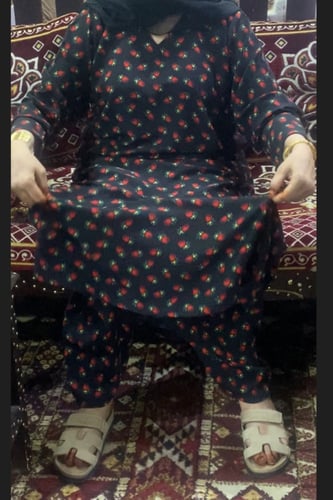 جلابيه وسروال داخلي طويل واسع بكرسي .طقم قطعتين