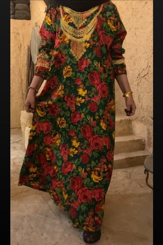 جلابية مطرزةبالصدر ولأكمام.فستان