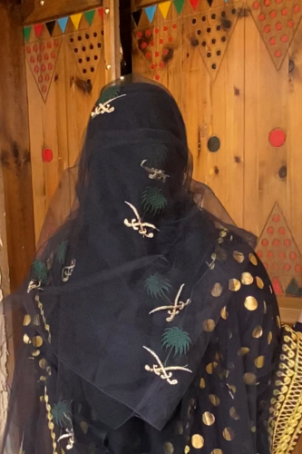 طرحة التل سيفين ونخلة ذهبي وزيتي