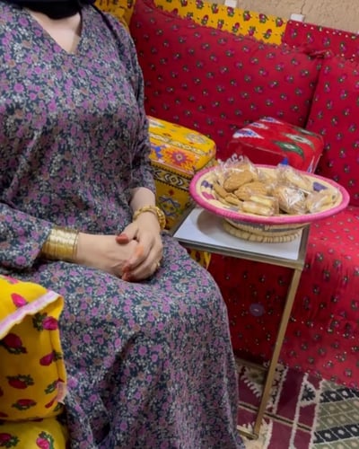 جلابيه وسروال داخلي طويل واسع بكرسي .طقم قطعتين