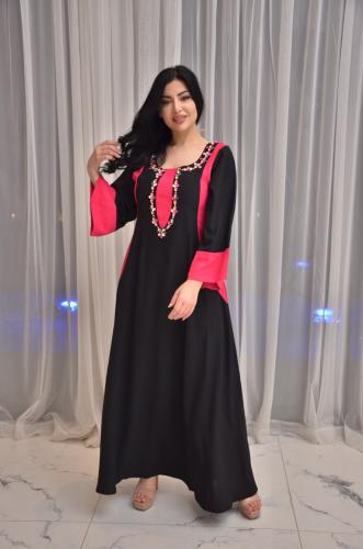 جلابية كريب شك لون اسود مع فوشي