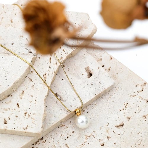 قلادة لؤلؤ صناعي بسيطة