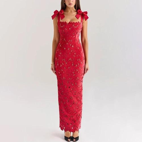 فستان بفتحة مربعة بدون أكمام