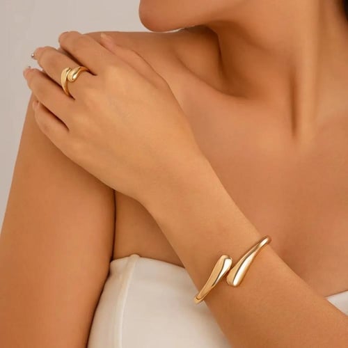 سوار معدني واسع للنساء