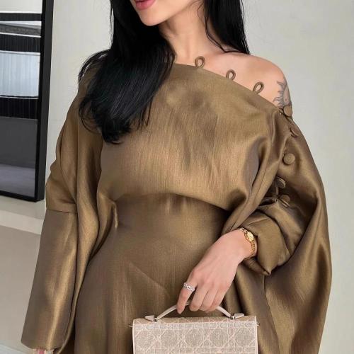 فستان المرأة العربية الفضفاض