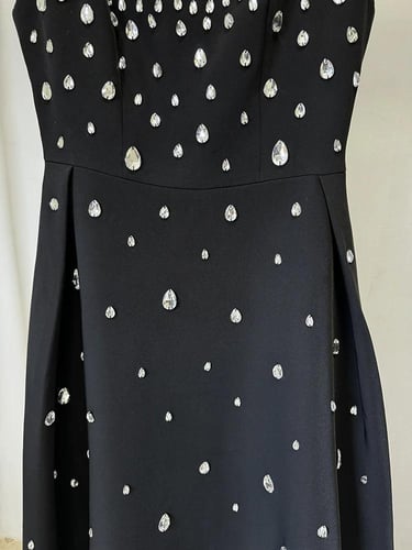 فستان طويل بدون أكمام