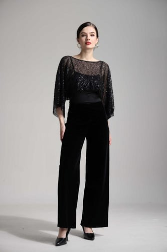 توب أسود مطرز