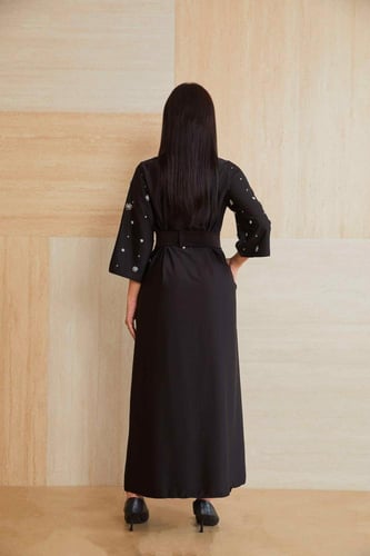 جلابية كريب أسود ميدي مطرز