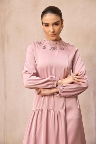 فستان طويل كريب تطريز وردي