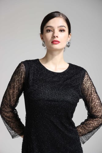 فستان تل قصير مطرز كامل أسود