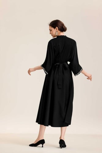 جلابيه كريب ميدي مطرز الحلق