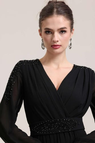 فستان شيفون اسود مطرز الكم