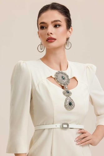 فـستـان أبـيـض كريـب تـطريـز