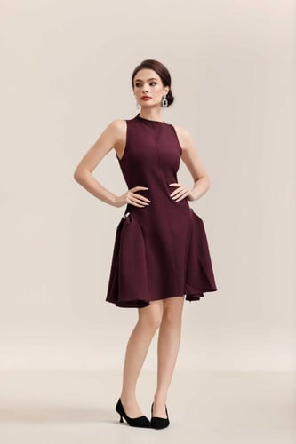 فستان عودي كريب قصير زم الجوانب