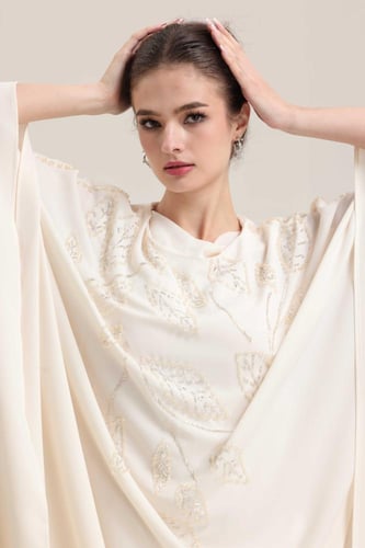 جلابية بيج قطعتين فراشة مطرز فصوص خرز