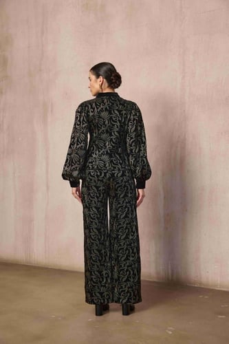 بلوزة جاكار مطرزة