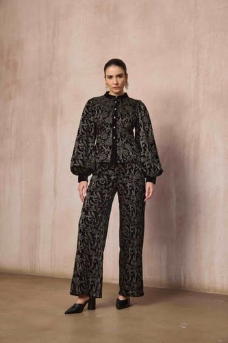 بلوزة جاكار مطرزة