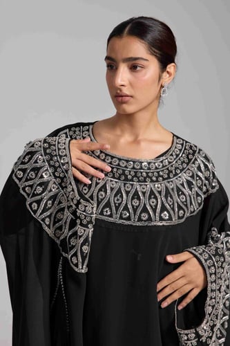 جلابية اسود مطرزة