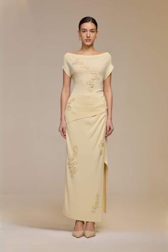 طقم بيج محبوك بتطريزات زهرية