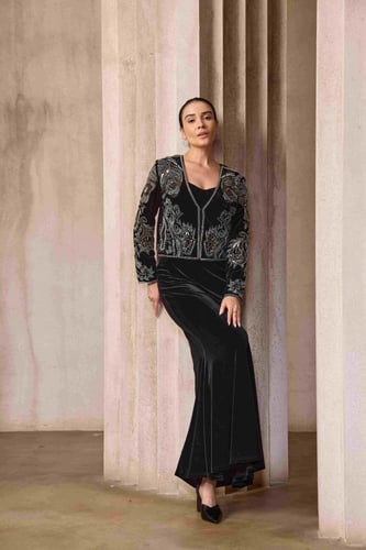 بلوزة مطرزة