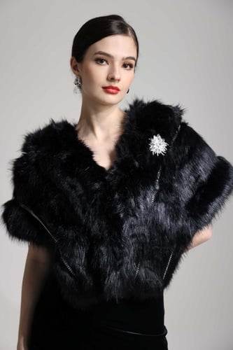 شال فرو أسود بكرستالات