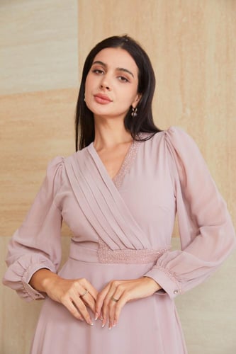 فستان لحمي شيفون سهرة كم طويل