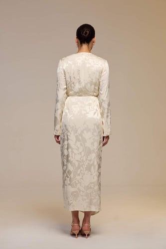 فستان حرير بيج ميدي