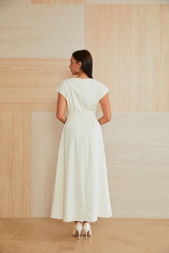 فستان كريمي كت