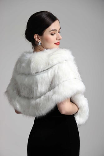 شال فرو ابيض بكرستالات