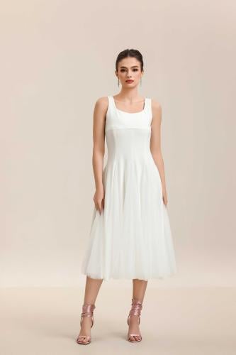 فستان كريب مع تل علاقي ابيض